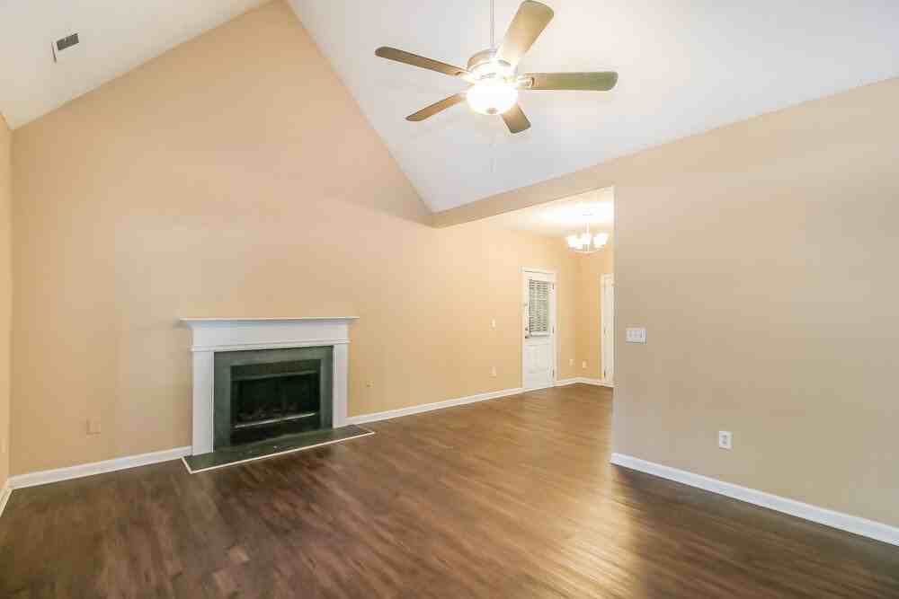 36 Stonehaven Dr - Photo 5 of 17