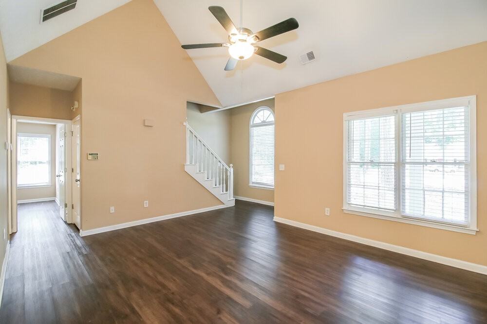 36 Stonehaven Dr - Photo 6 of 17