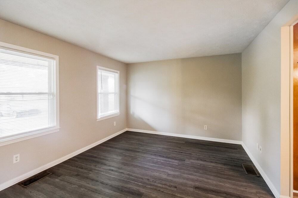 2244 Briarwood Cir Sw - Photo 3 of 16