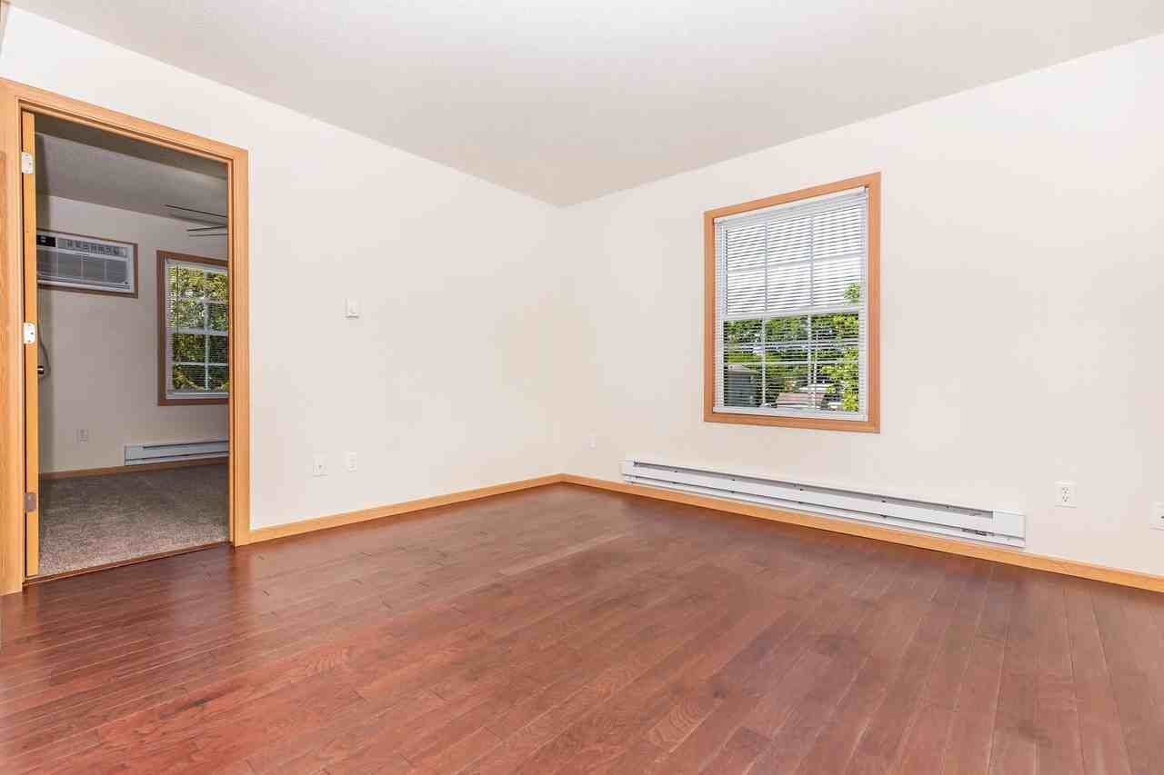 Cozy 1 Bedroom Available Now! - Photo 5 of 11
