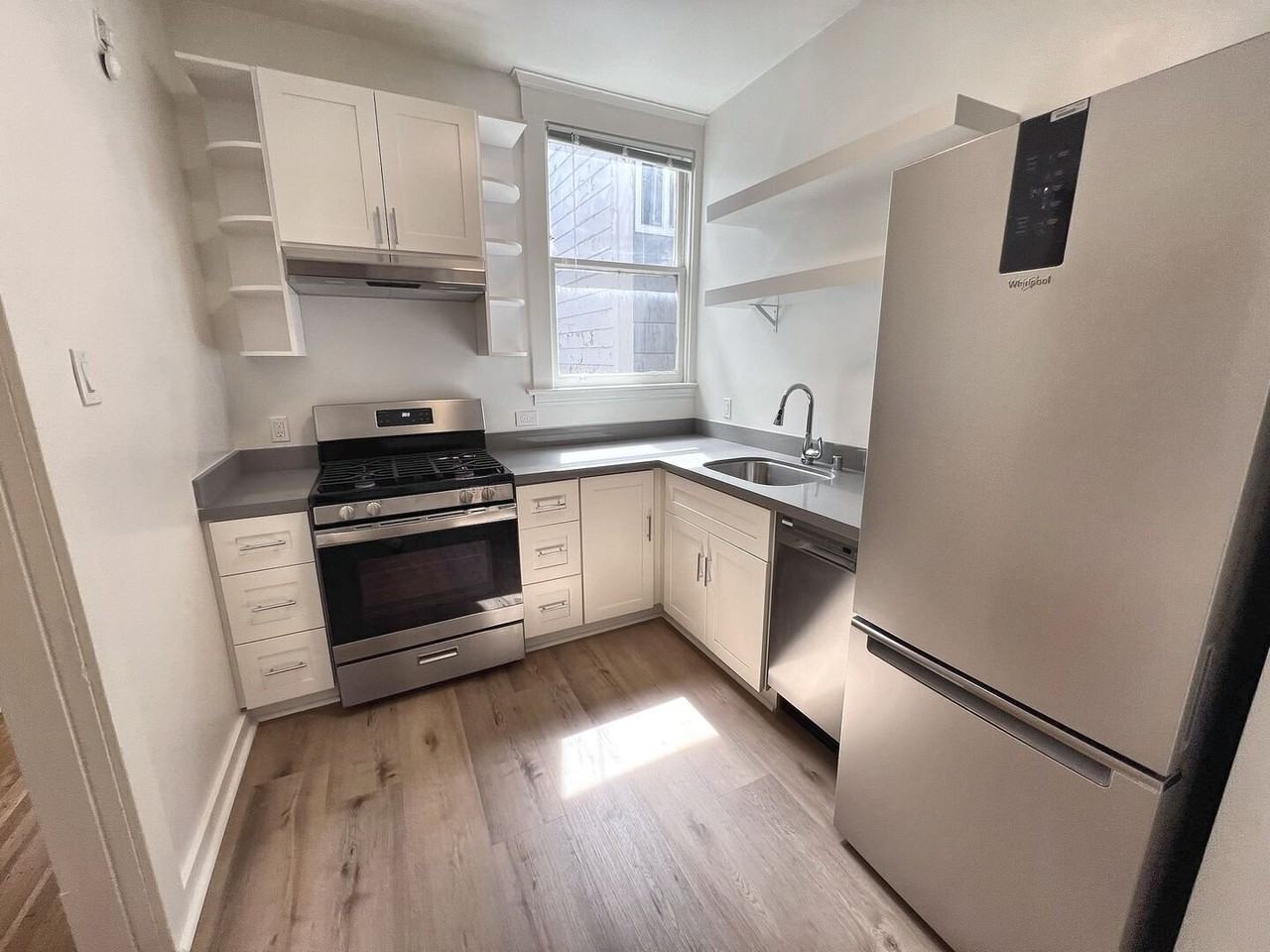 1650 Clay St #07 - Photo 2 of 28