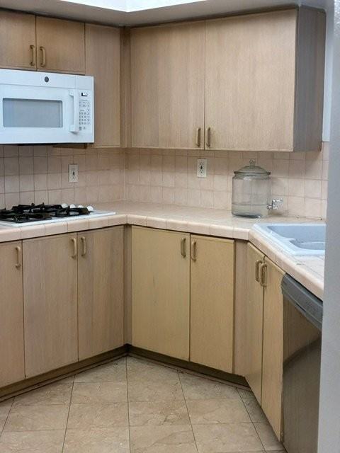 1255 Federal Ave - Photo 7 of 16