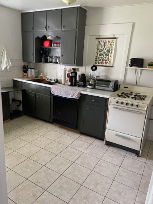 211 E 15th St - Photo 2 of 10