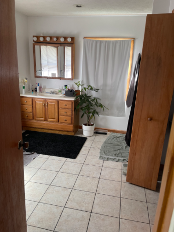 211 E 15th St - Photo 3 of 10