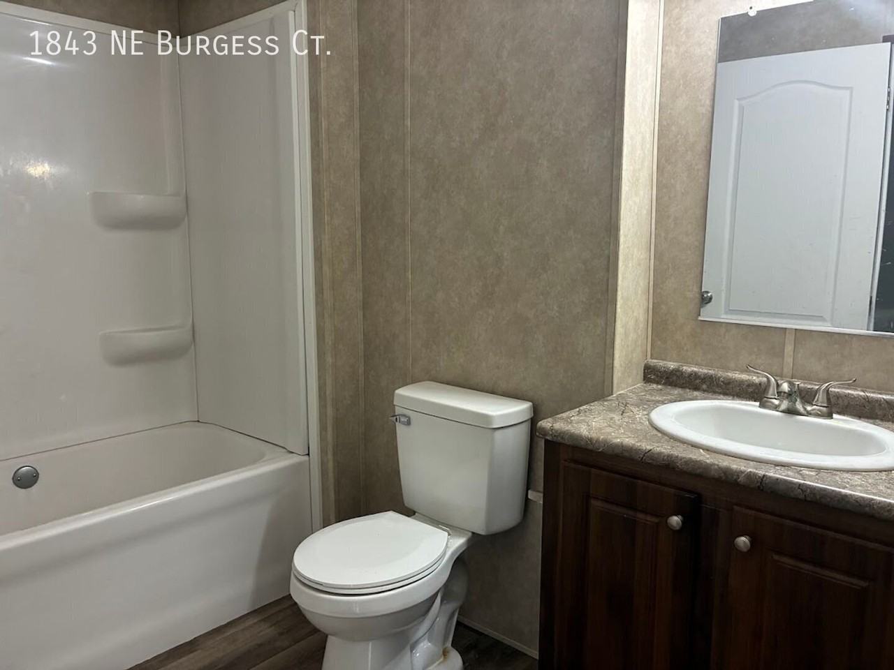 1843 Ne Burgess Ct - Photo 3 of 15