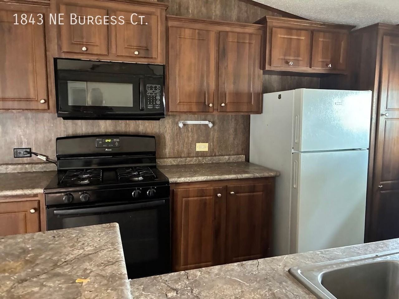 1843 Ne Burgess Ct - Photo 6 of 15