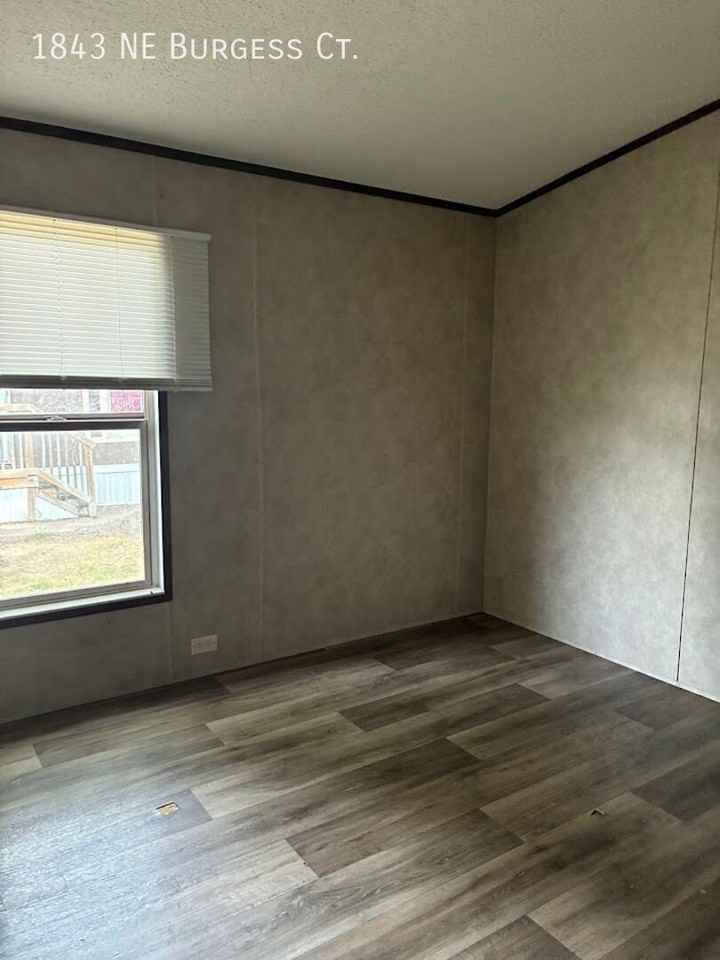 1843 Ne Burgess Ct - Photo 7 of 15