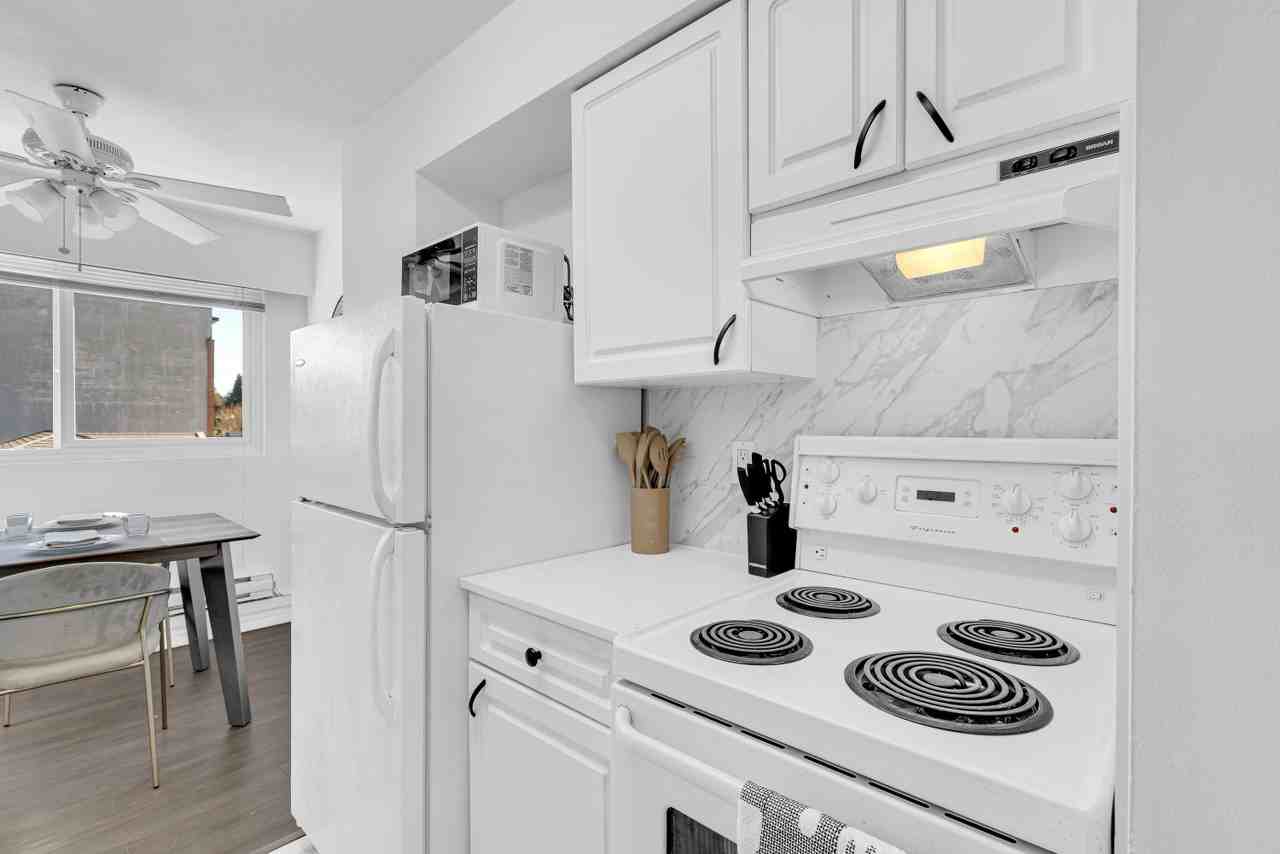 2625A Clarke St - Photo 2 of 14