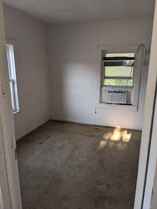 1303 Ward St - Photo 4 of 11