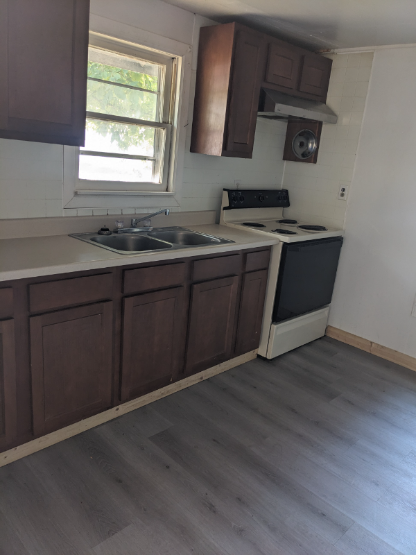1303 Ward St - Photo 6 of 11