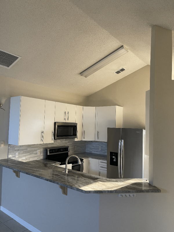 939 Lejay St - Photo 2 of 12