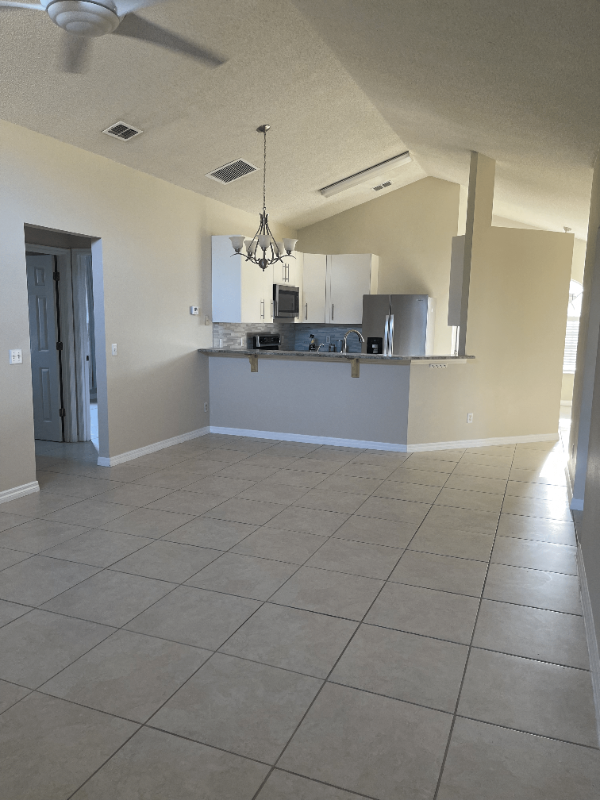 939 Lejay St - Photo 5 of 12