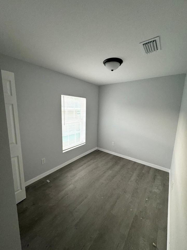 102 W Stuart Ave #A - Photo 5 of 8