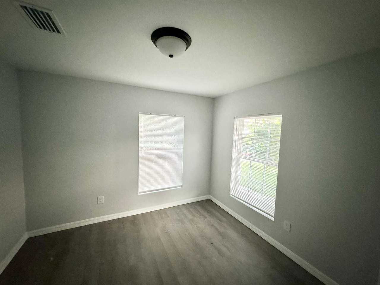 102 W Stuart Ave #A - Photo 6 of 8
