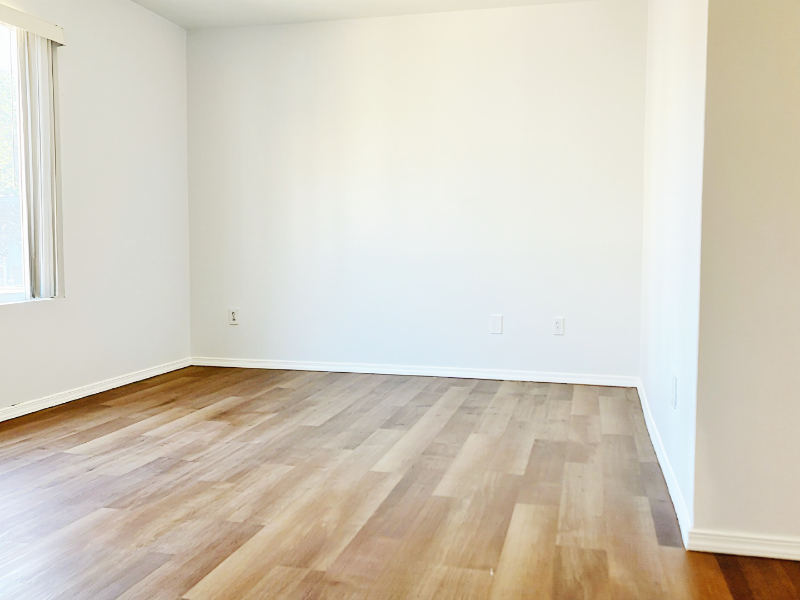 12821 159th St E - Photo 5 of 11