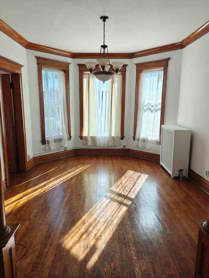 7320 S Champlain Ave #2 - Photo 3 of 15