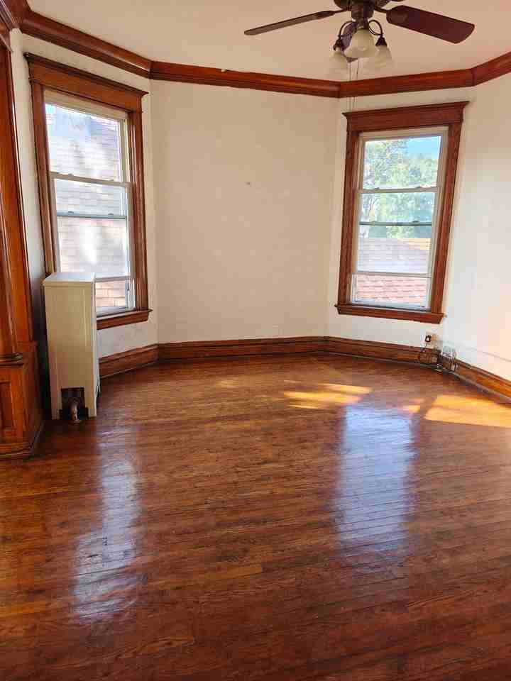 7320 S Champlain Ave #2 - Photo 5 of 15