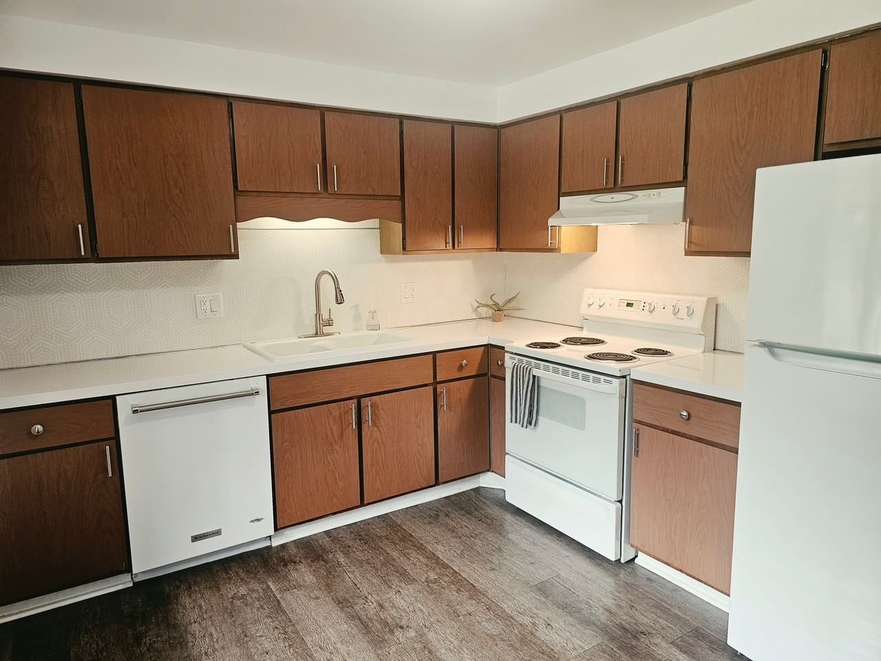 8946 Delwood Dr - Photo 4 of 12