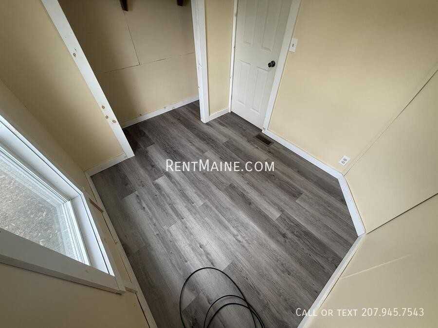 8 Hall Dr - Photo 5 of 12