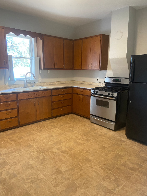 228 N Cumberland St - Photo 3 of 6