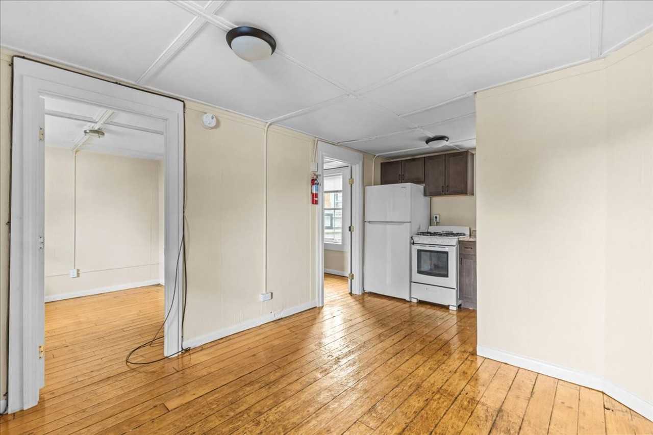 47 Willow St - Photo 3 of 13