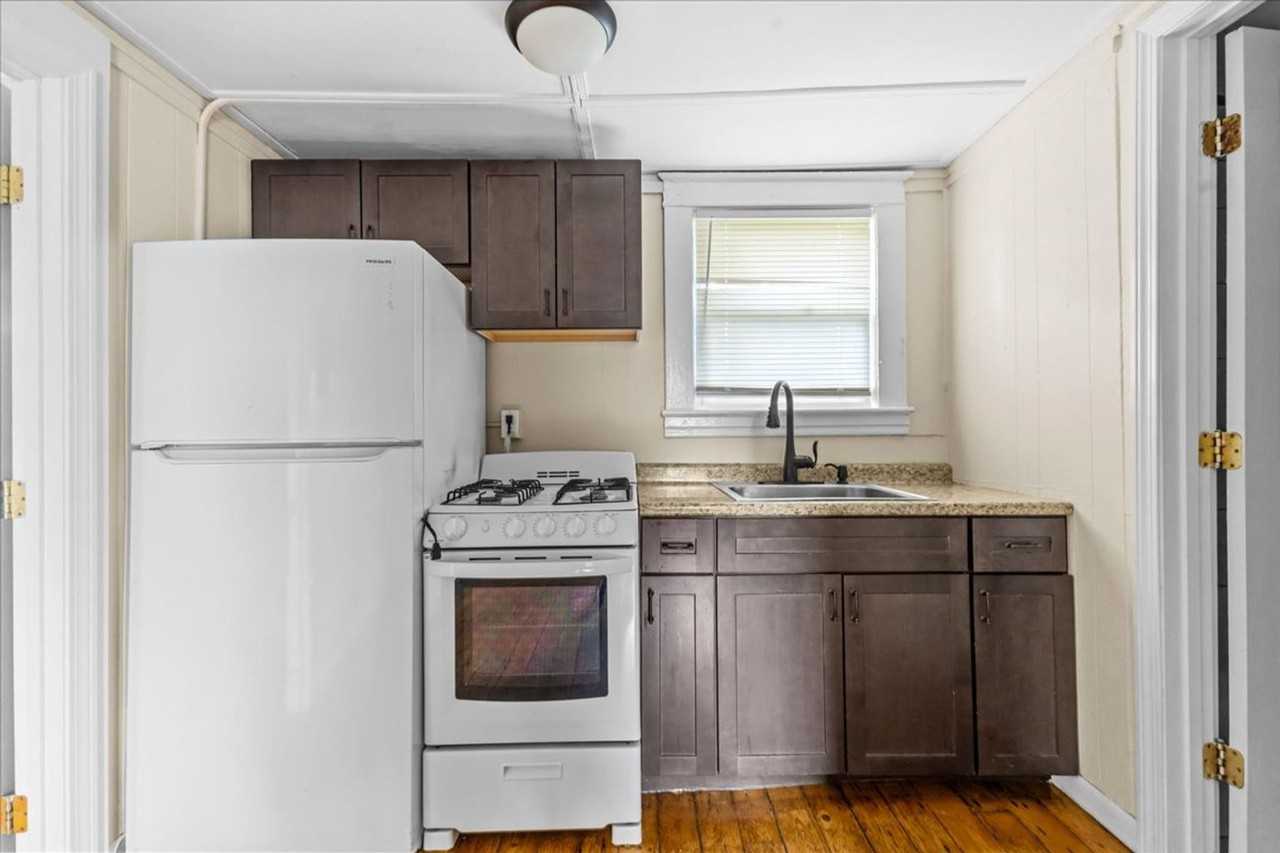 47 Willow St - Photo 5 of 13