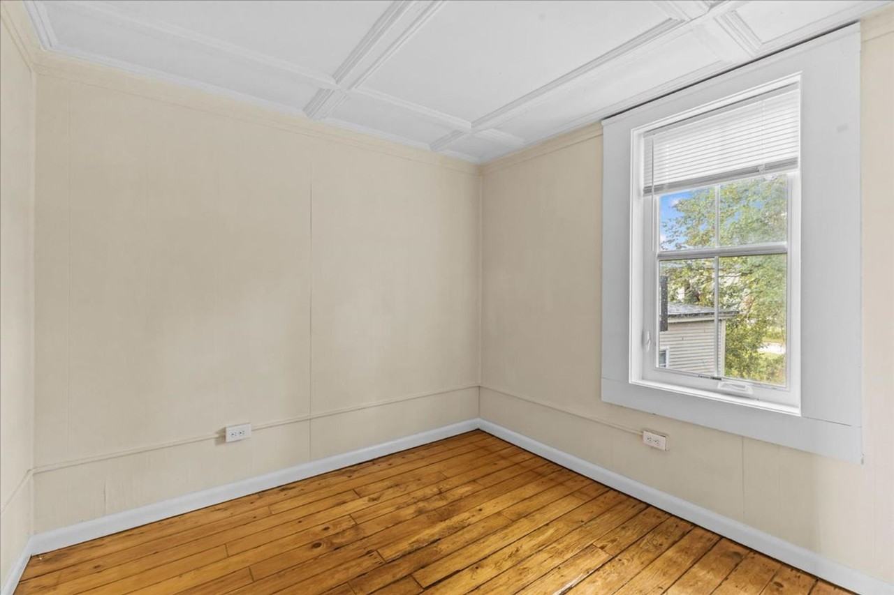 47 Willow St - Photo 7 of 13