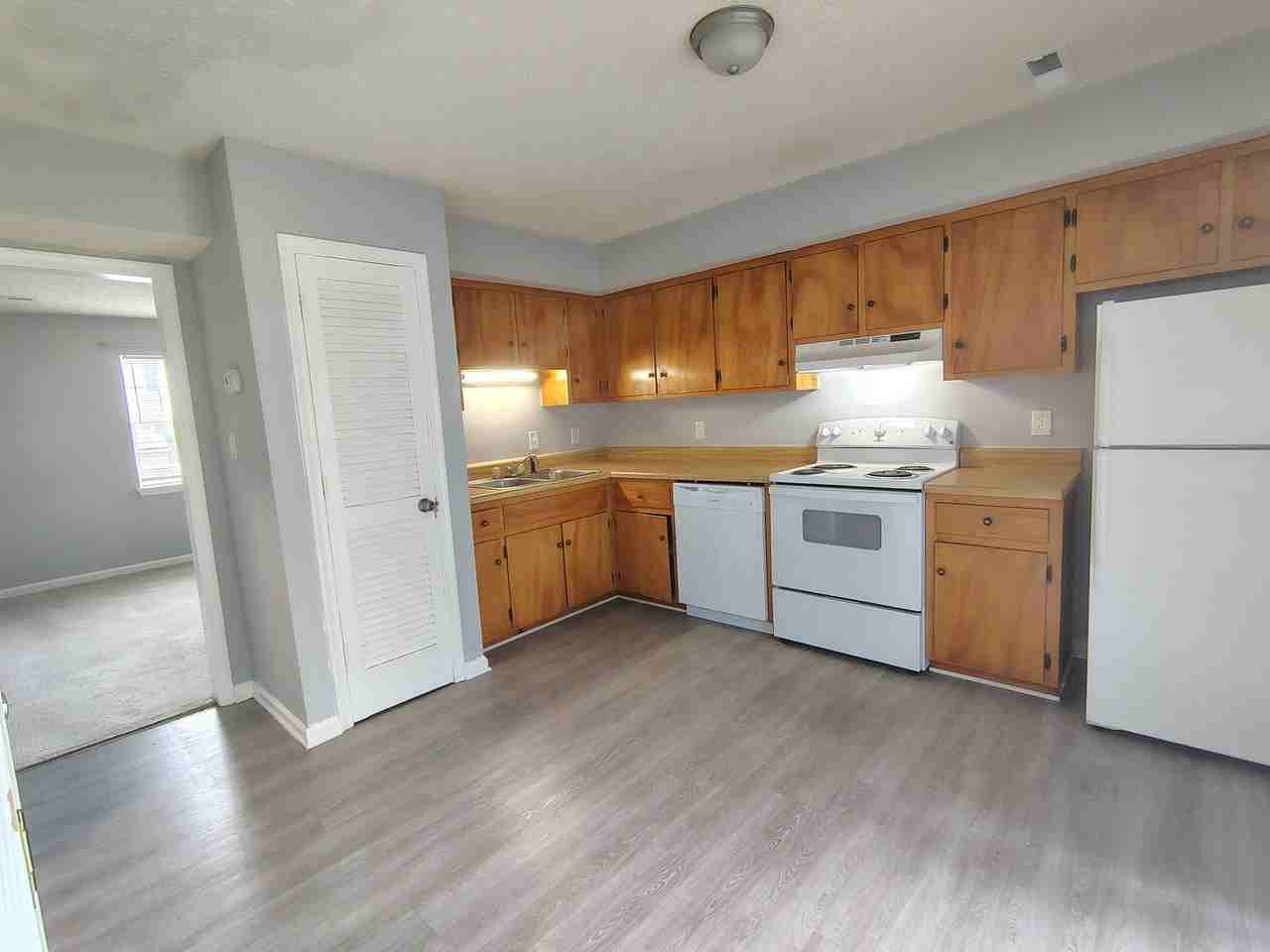 57 Ferguson Dr - Photo 5 of 11