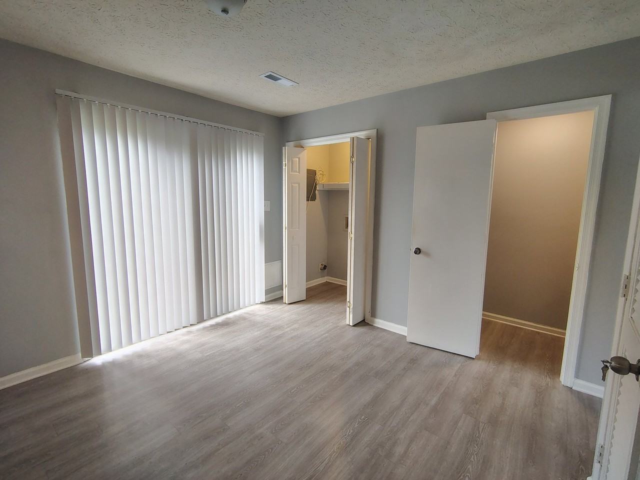 57 Ferguson Dr - Photo 6 of 11