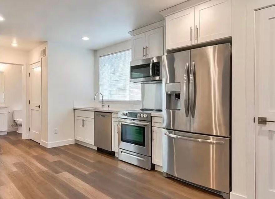 5259 Brooklyn Ave Ne - Photo 3 of 8