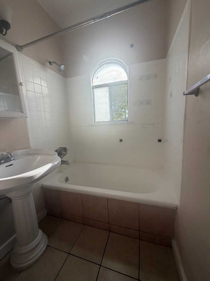 1994 Cedar Ave #1996