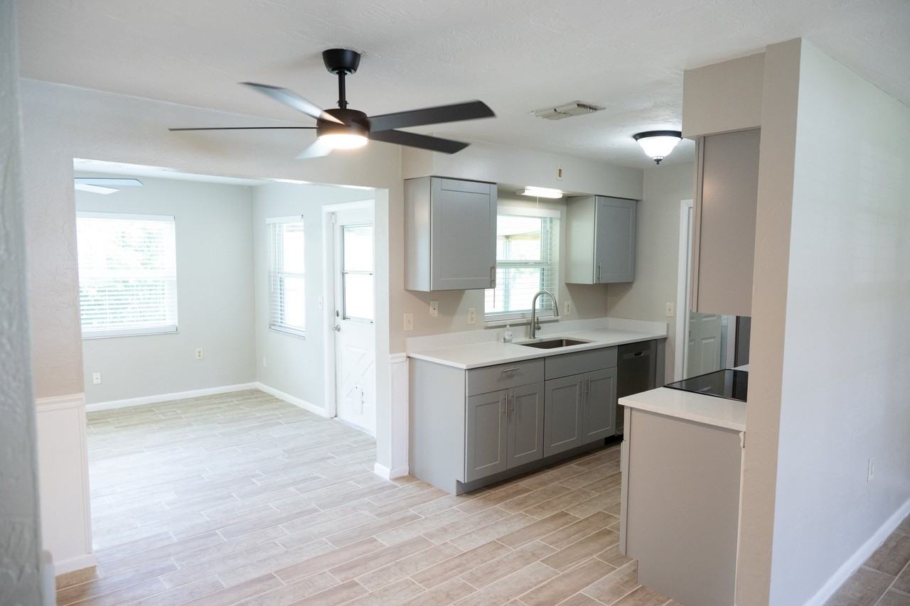 514 S Jackson St - Photo 5 of 15