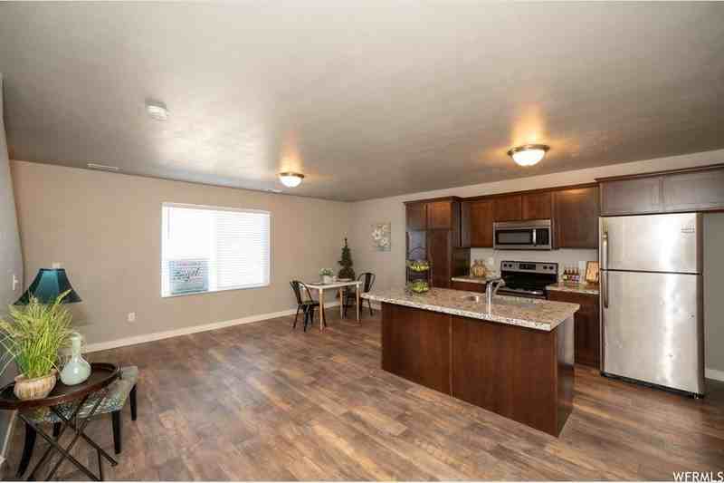 14431 S Ferndale Way - Photo 6 of 9