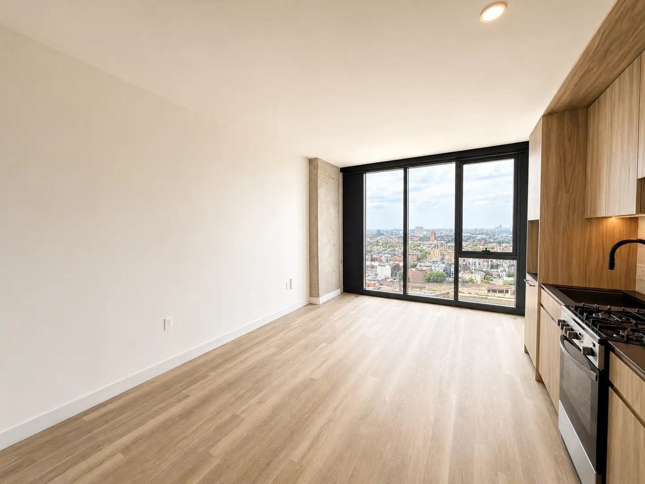 1357 W Fulton St - Photo 4 of 20