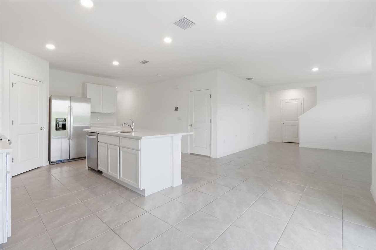 35515 Mahwah Ave - Photo 5 of 32