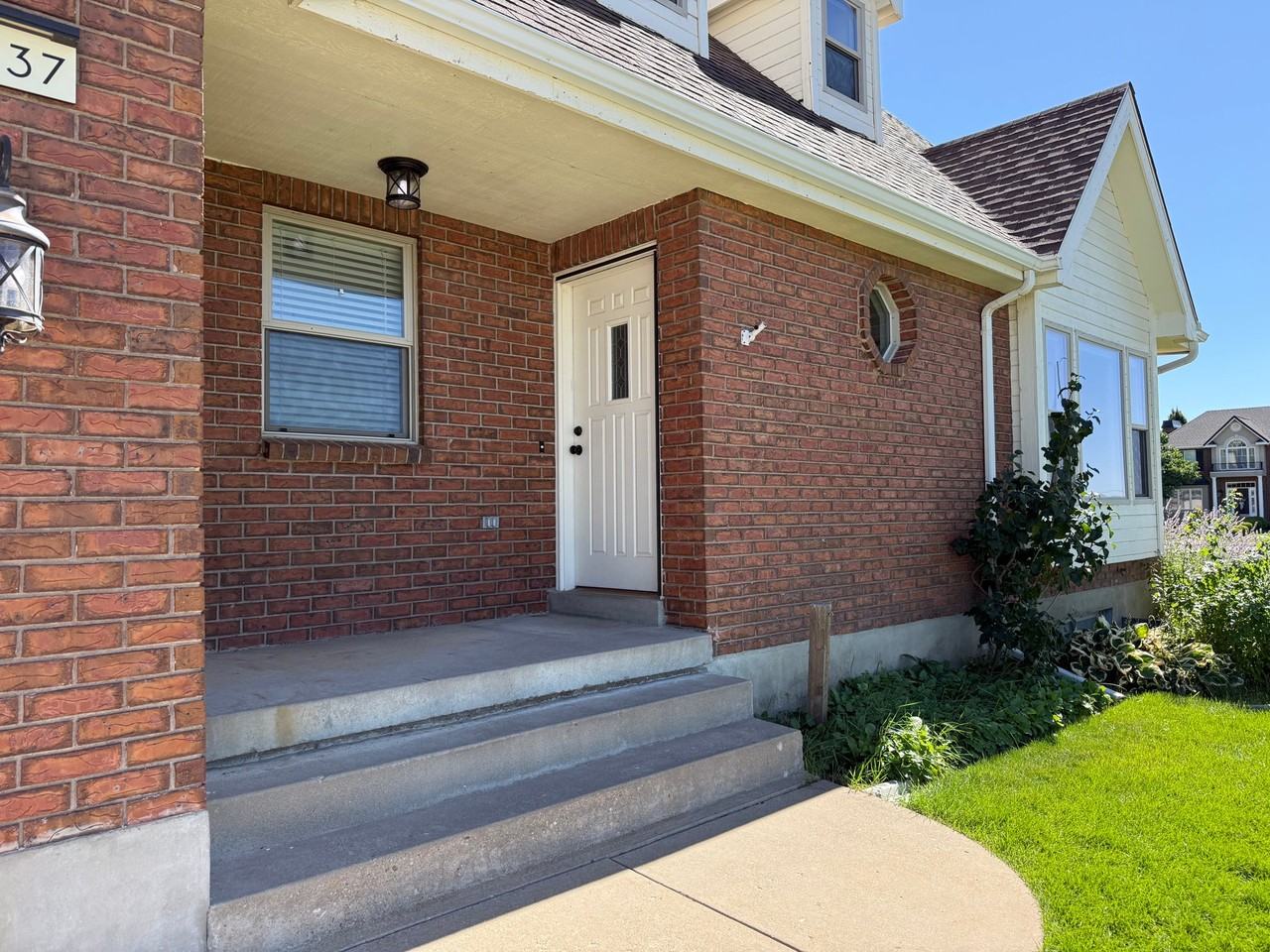 1237 W Webb Ln - Photo 2 of 47
