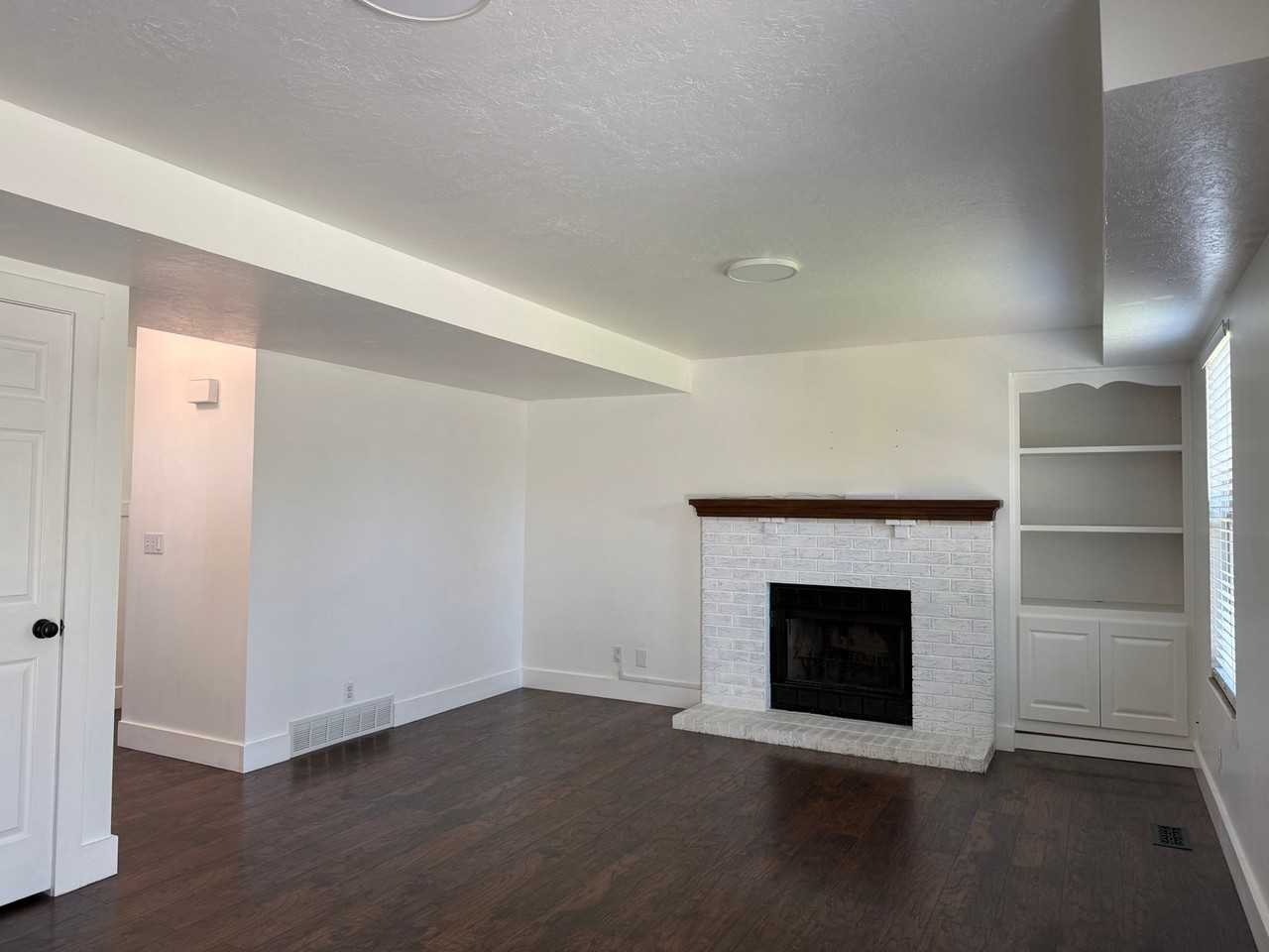 1237 W Webb Ln - Photo 5 of 47