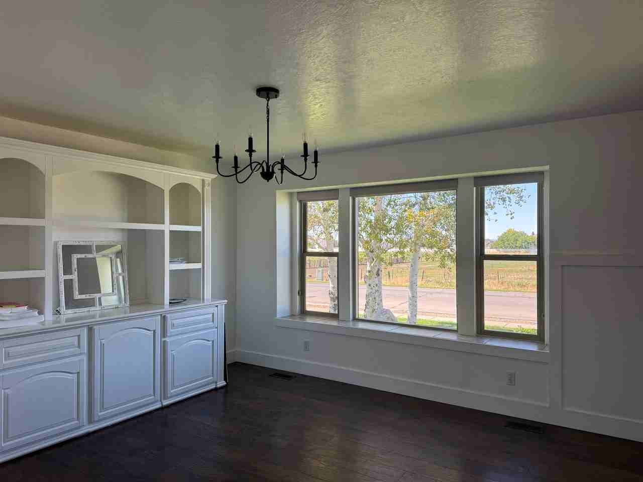 1237 W Webb Ln - Photo 6 of 47