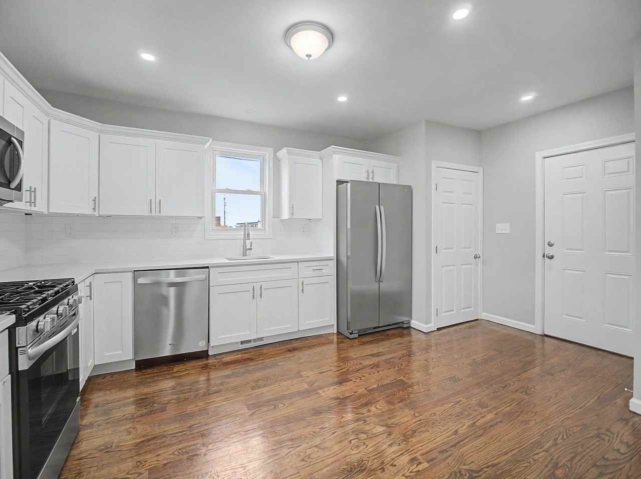 45 Beardsley St - Photo 4 of 11