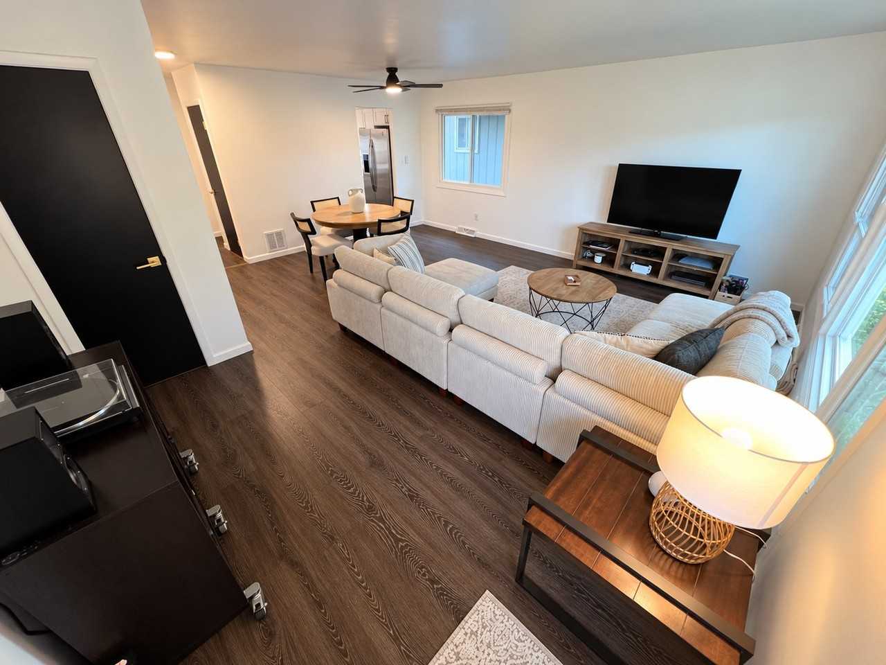 220 Dee Rd #B - Photo 2 of 19