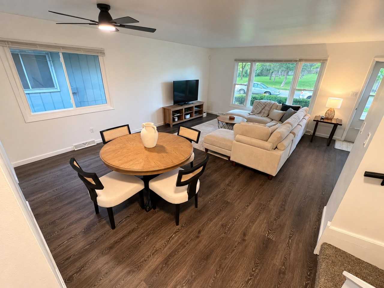 220 Dee Rd #B - Photo 4 of 19