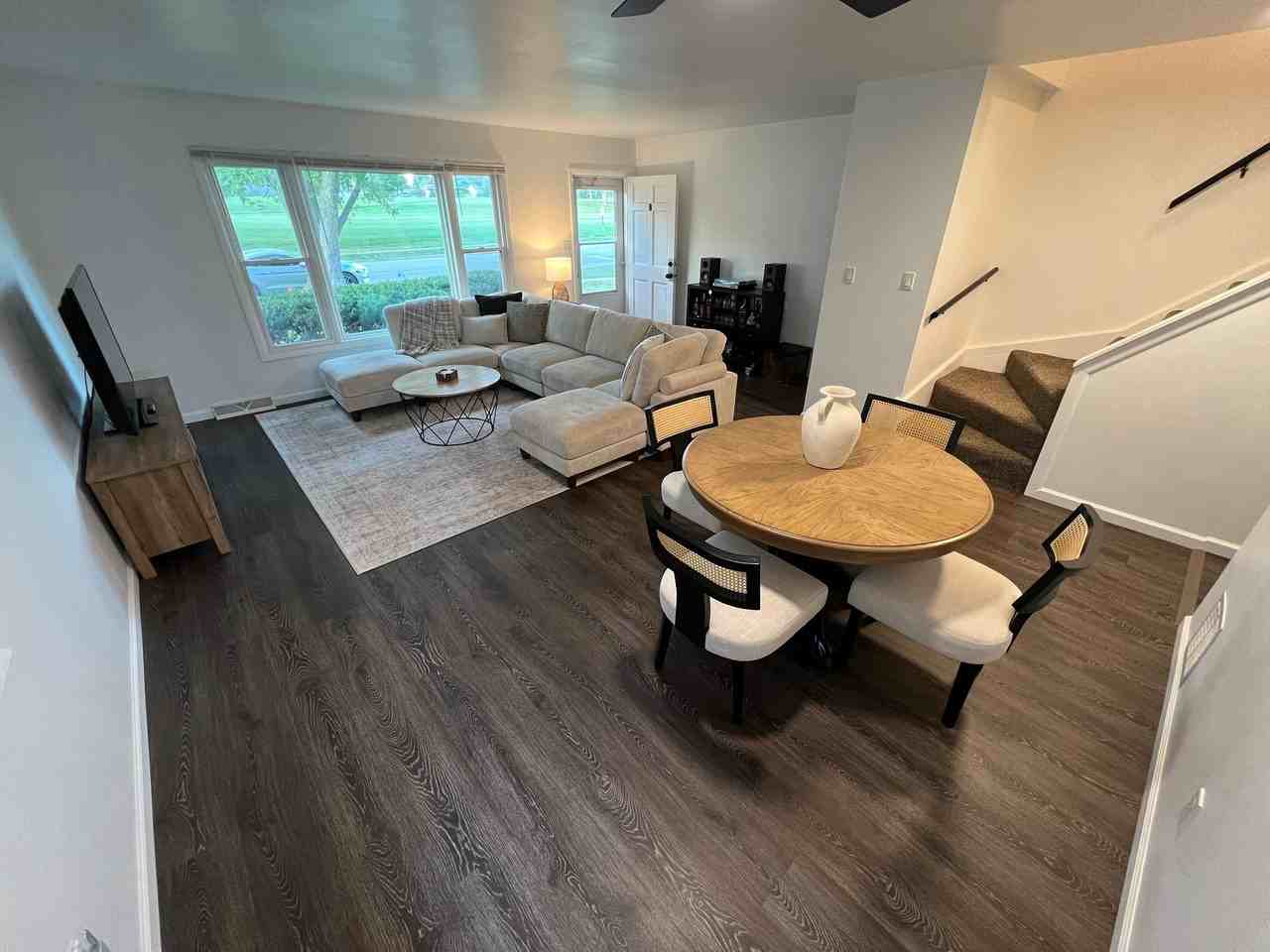 220 Dee Rd #B - Photo 5 of 19