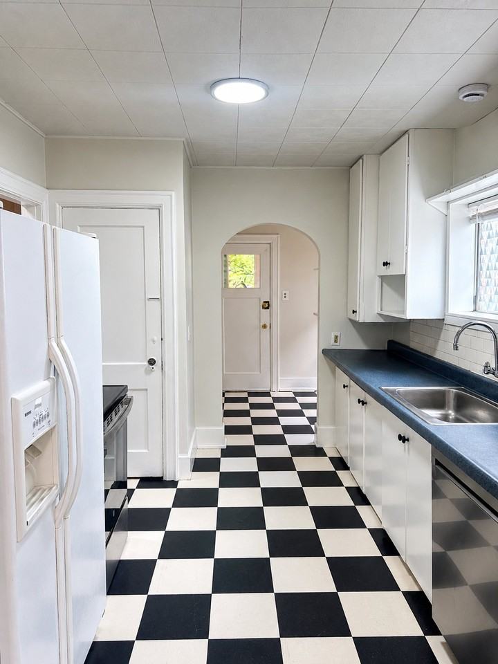 5214 35th Ave Ne - Photo 5 of 25