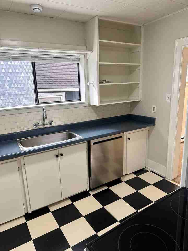 5214 35th Ave Ne - Photo 6 of 25