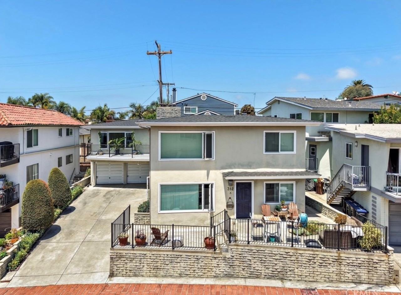 312 Avenida Del Mar #D - Photo 2 of 9