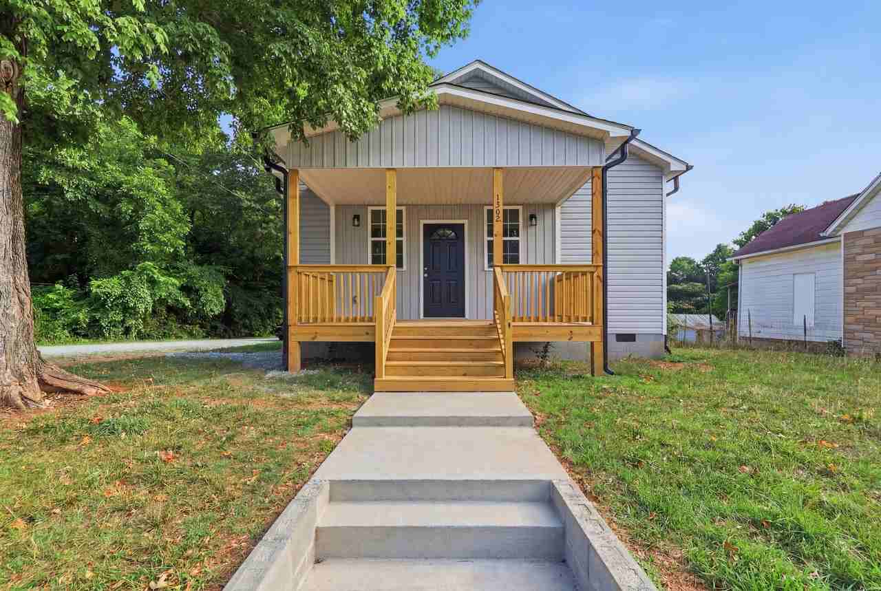 1302 Sidney Ave - Photo 2 of 20