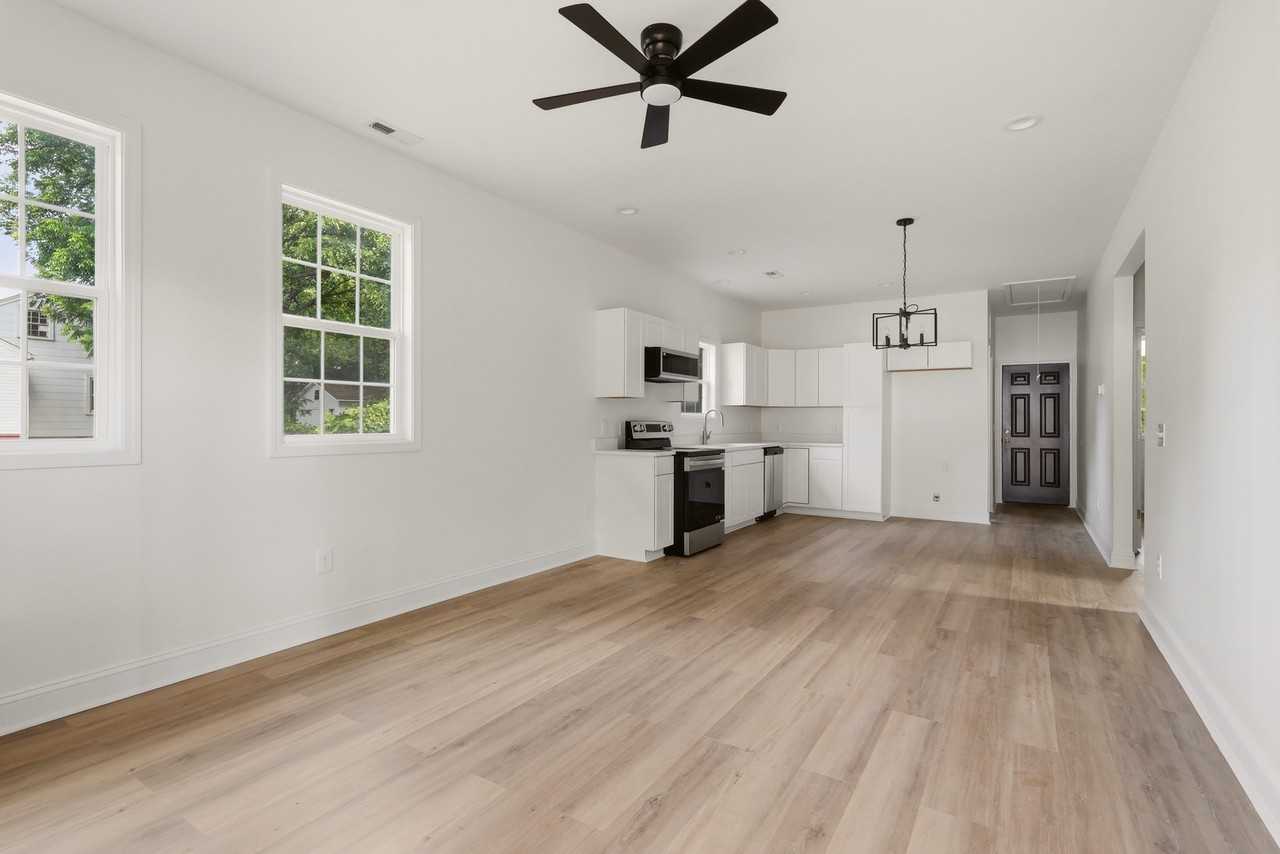 1302 Sidney Ave - Photo 4 of 20