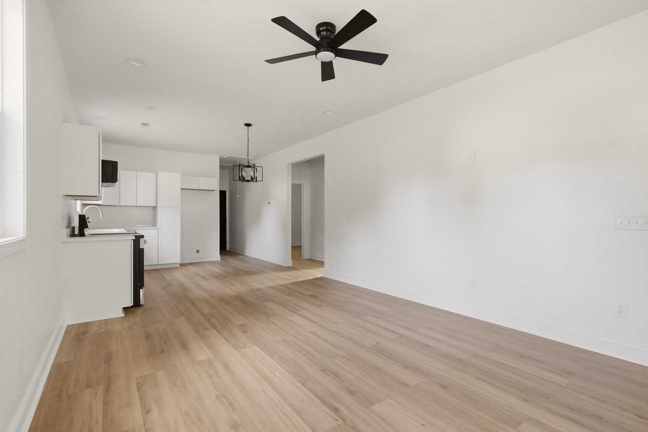 1302 Sidney Ave - Photo 5 of 20