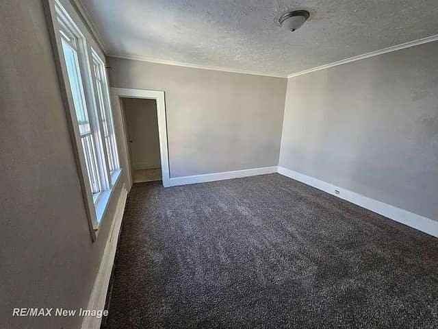 505 Yale St - Photo 6 of 20