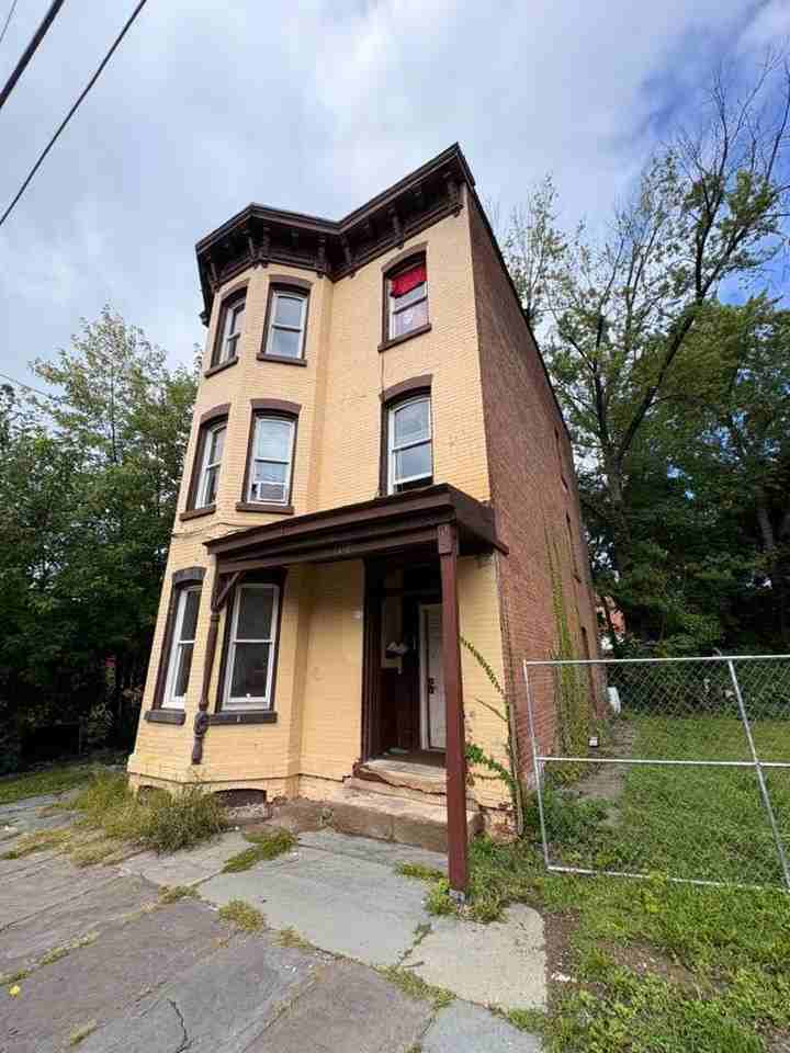 106 Washington St #1 - Photo 2 of 16